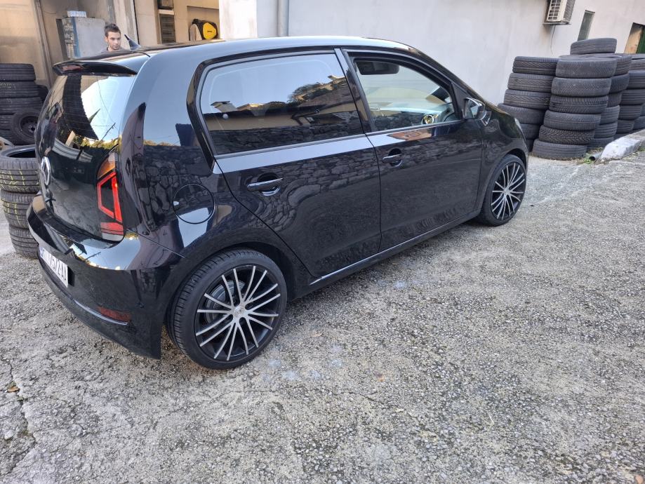 VW Up! 1,0, fotografija 11