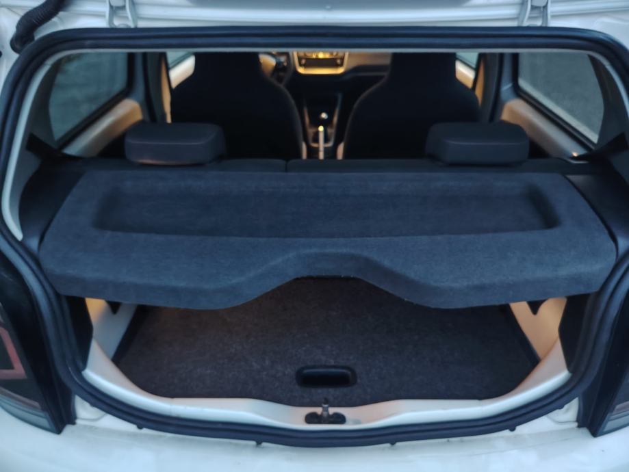 VW Up! 1,0, pogled izvana - slika 4