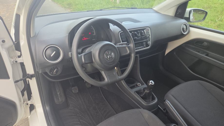 VW Up! 1,0 up! 2016g, fotografija 9