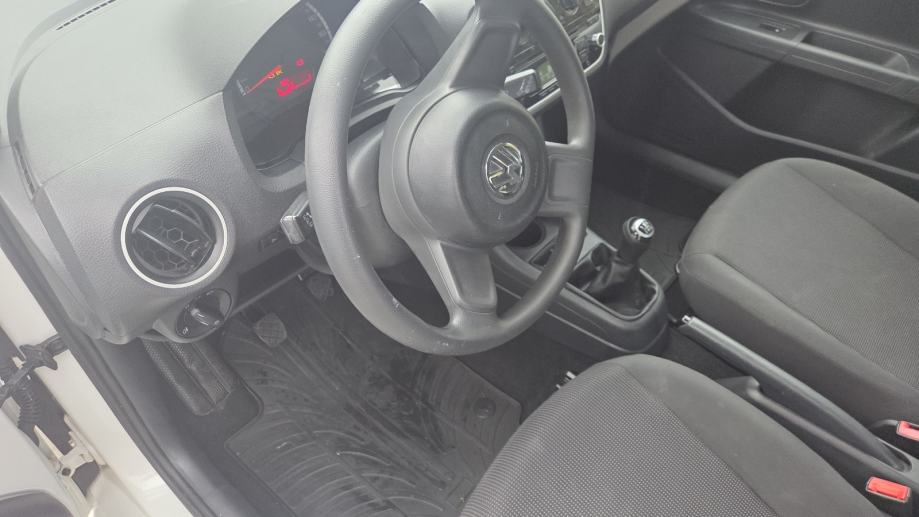 VW Up! 1,0 up! 2016g, fotografija 13