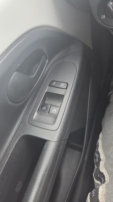 VW Up! 1,0 up! 2016g, fotografija 15