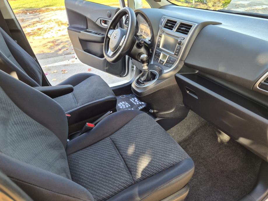 Yaris-Verso-S 1.4 D4D-JESENSKI TJEDNI BONUS 700 EUR, fotografija 11
