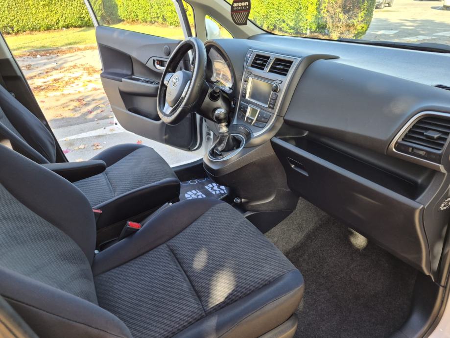 Yaris-Verso-S 1.4 D4D-JESENSKI TJEDNI BONUS 700 EUR, fotografija 12