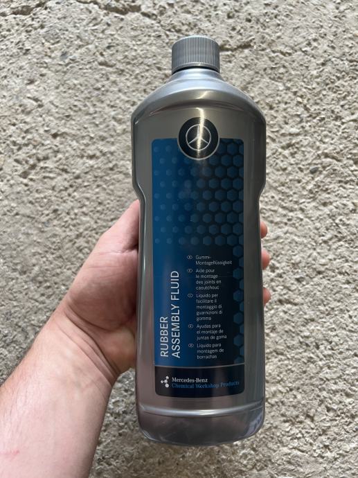 Mercedes Rubber Assembly Fluid A000989036709