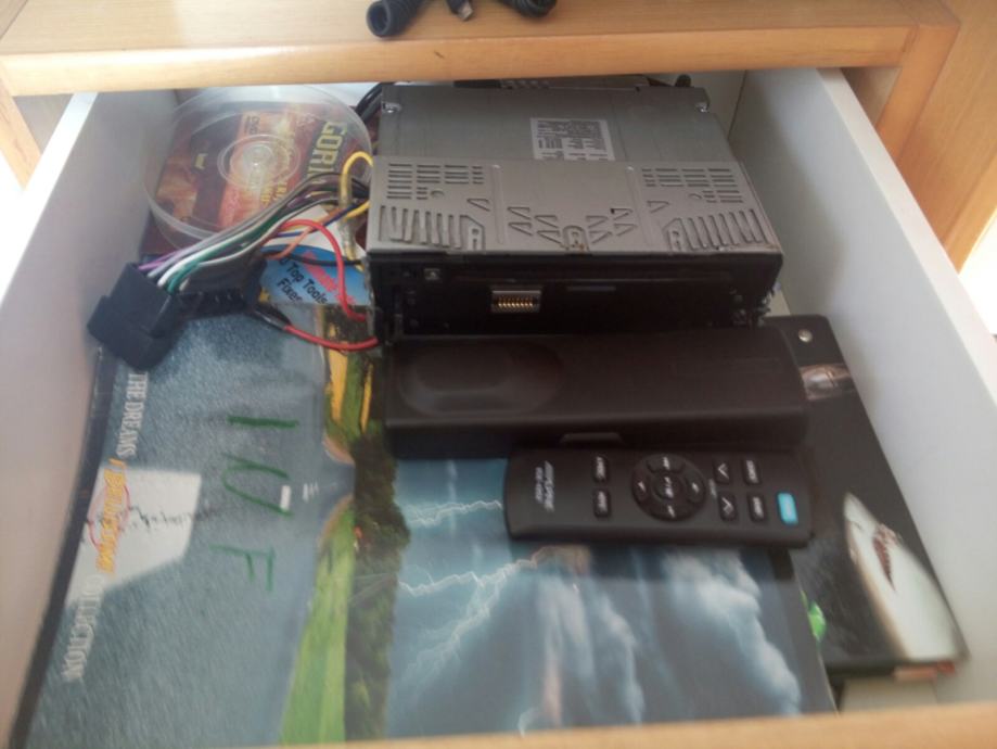 Alpine CDA 9886 R moguca zamjena nije fixno