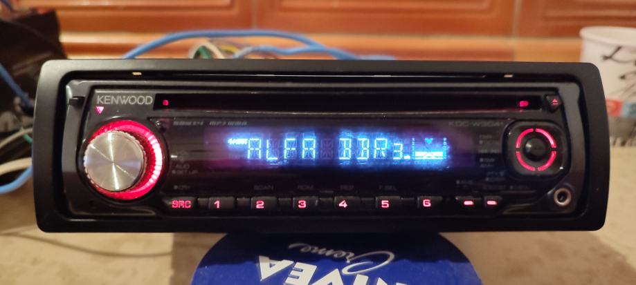 Auto radio CD MP3 AUX Kenwood KDC - W 3041 A u super stanju