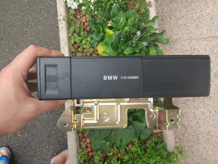 BMW Radio i BMW CD changer (E39) + nosači