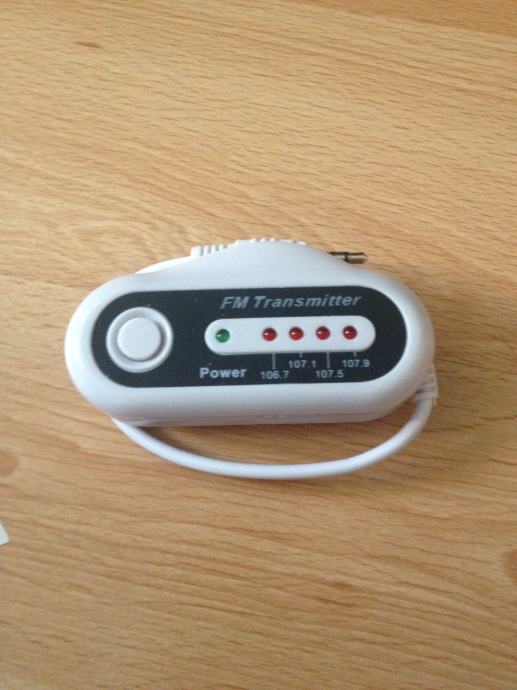 FM transmitter za auto