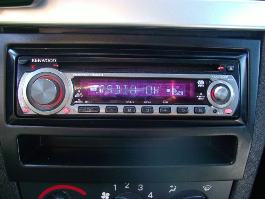KENWOOD MP3 CD PLAYER