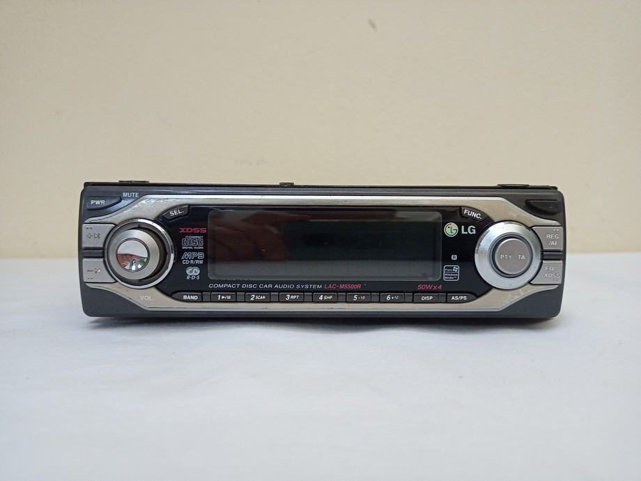 LG LACM5500R, radioCD player za auto, neispravan, 710 €, dogovor