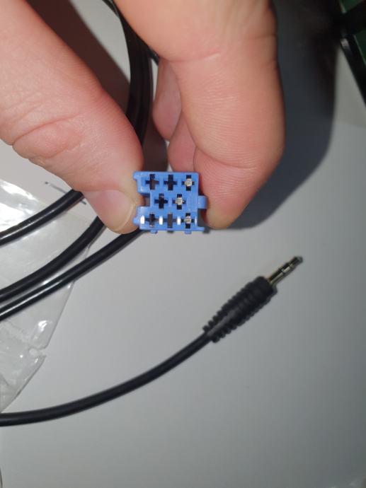 Adaptateur Bluetooth Avec Câble Mini ISO Pour Autoradio Blaupunkt Becker - 12V - Garantie 2 Ans