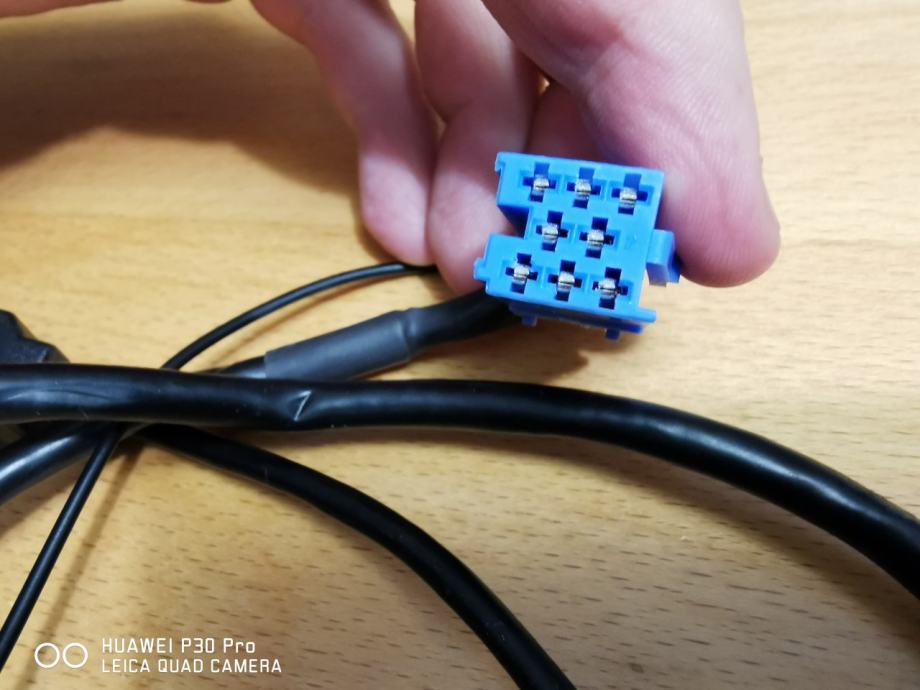 MP3 USB AUX ADAPTER za automobile sa tvorničkim autoradio cd, kazeta