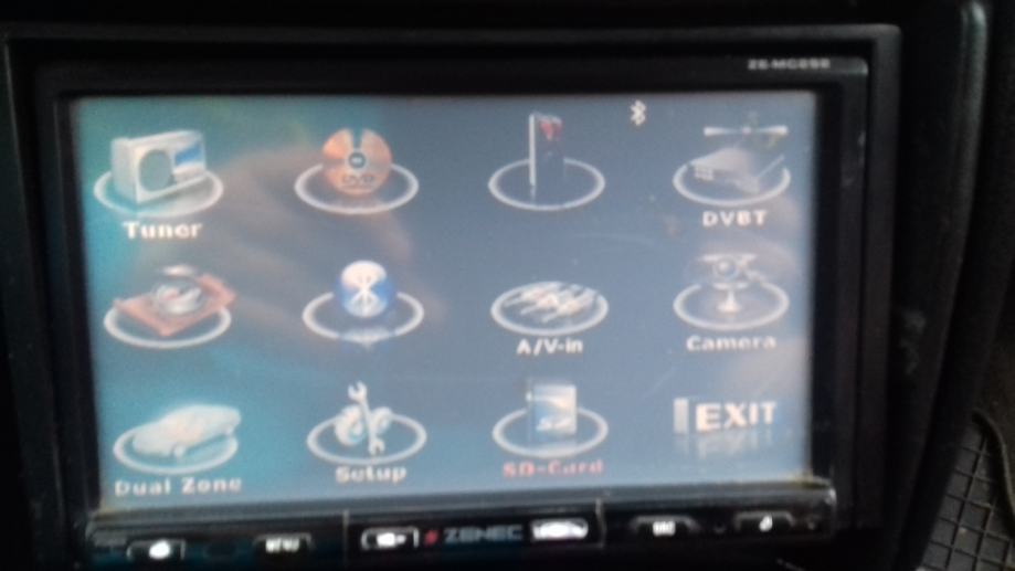 PRODAJEM AUTO DVD PLAYER SA DODATNIM EKRANOM ZA NASLON