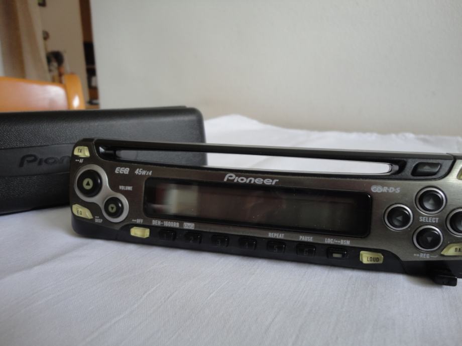 Prodajem auto-radio sa CD playerom, Pioneer, DEH-1600RB, 45Wx4