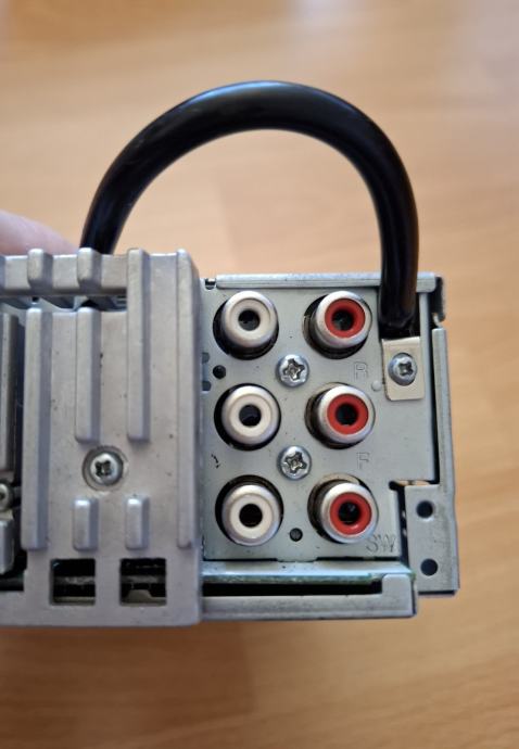 ALPINE radio CDA-9884R USB TAKMICARSKI (4-voltni preout RCA izlazi)
