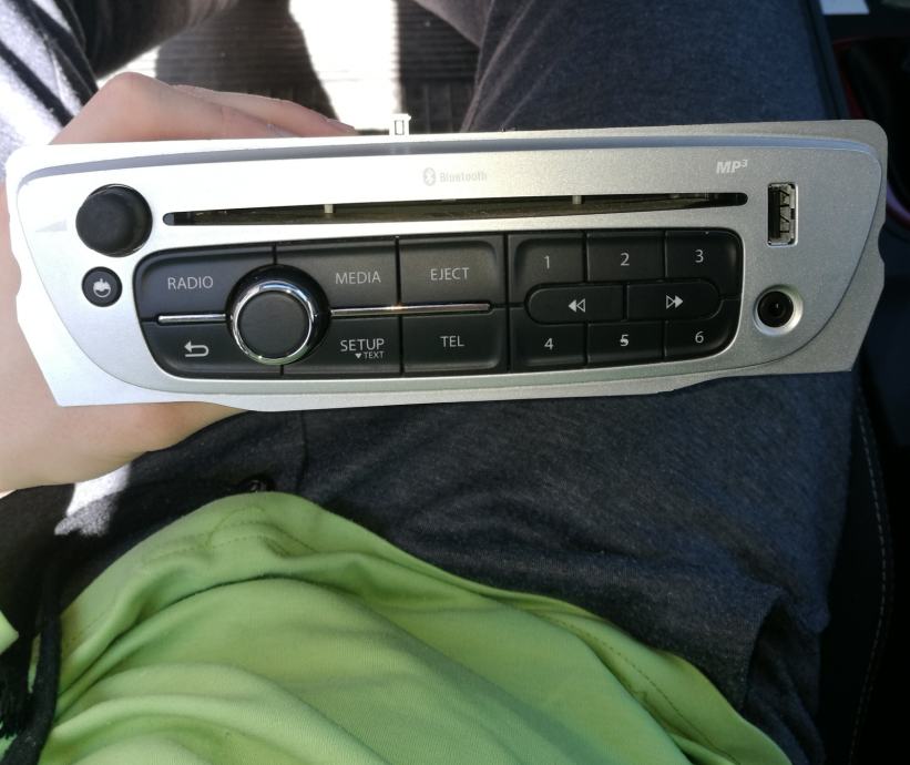 Renault radio car