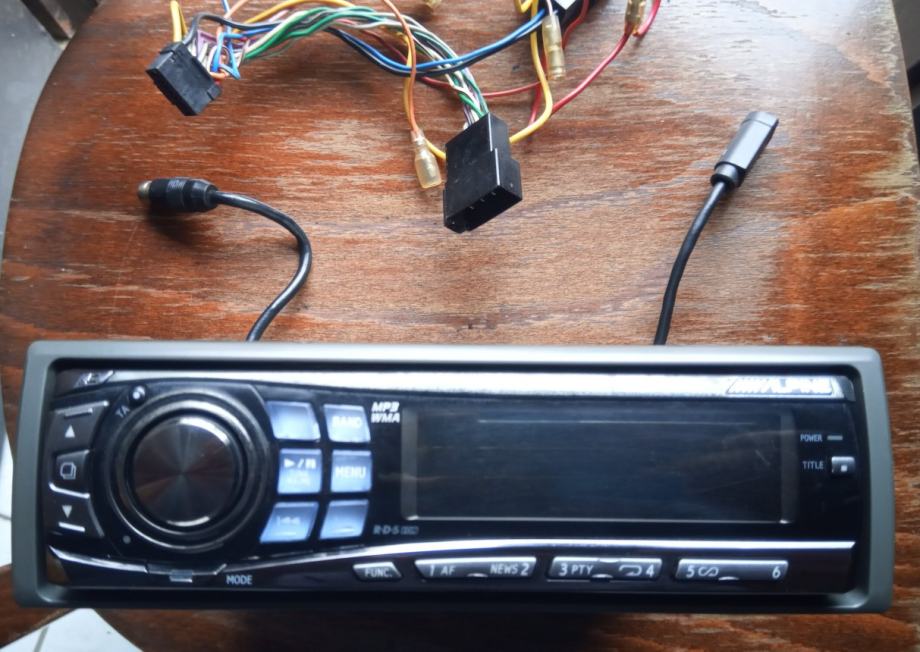 Vrhunski autoradio Alpine CDA-9854R