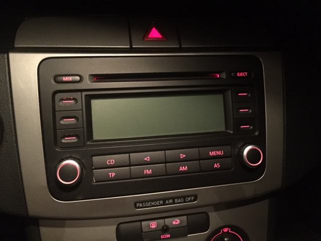 VW 2 DIN RCD 300 RADIO CD PLAYER