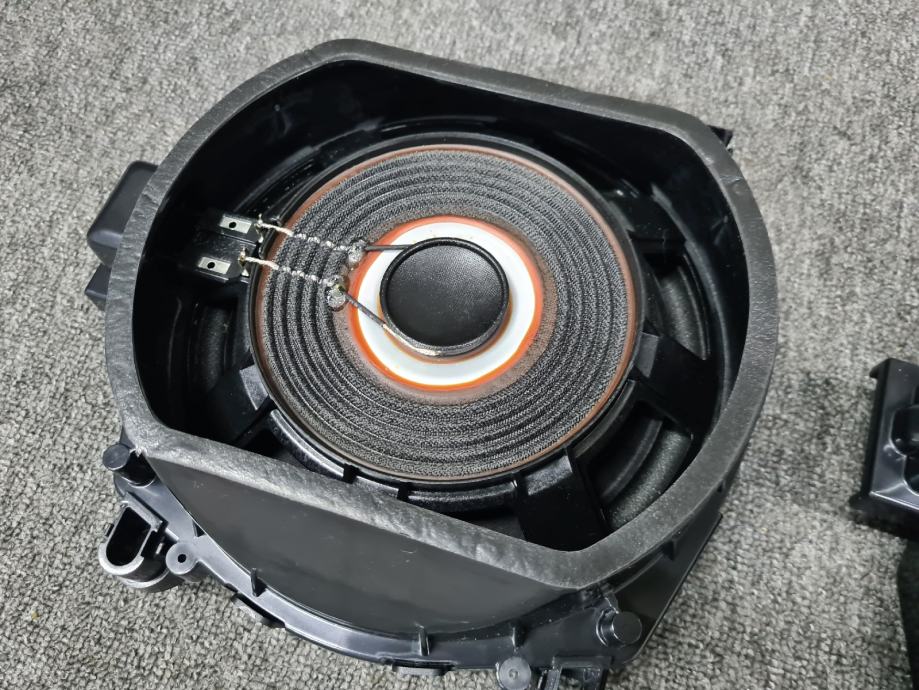 Bmw zvucnici bass harman kardon TOP HIFI