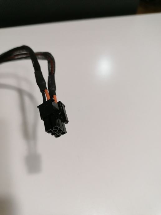 Clarion SRV202 aktivni subwoofer za auto