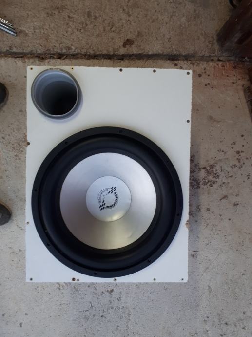 Subwoofer za auto