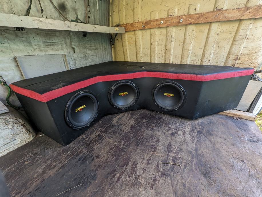 Subwoofer Kicker ES + kućište