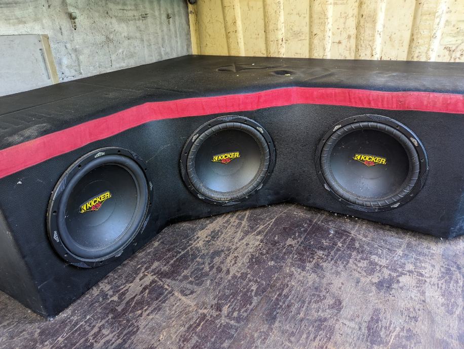 Subwoofer Kicker ES + kućište