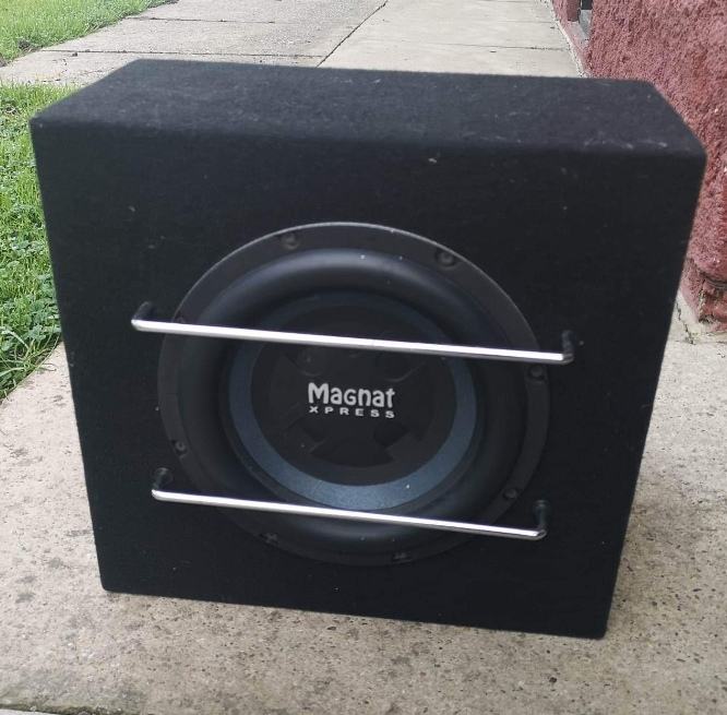 Subwoofer + pojačalo + highlow level converter, kompletno u kutiji