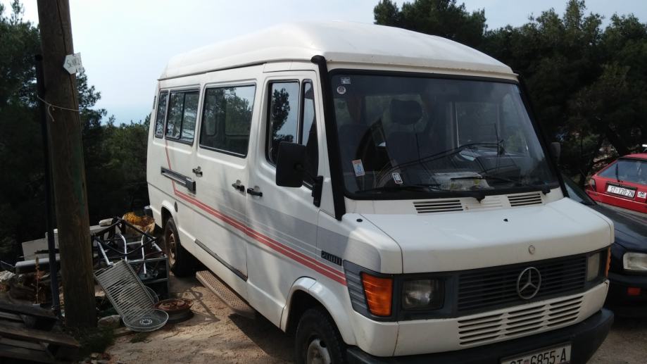 Мерседес 208 d