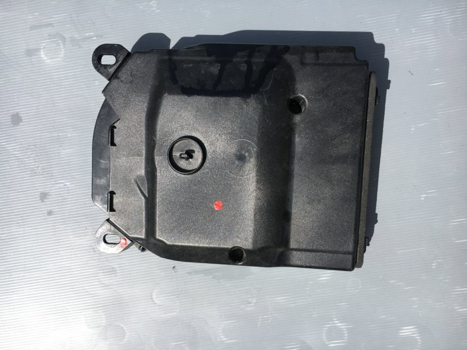 BMW TOP HIFI SUBWOOFER ISPOD SJEDALA