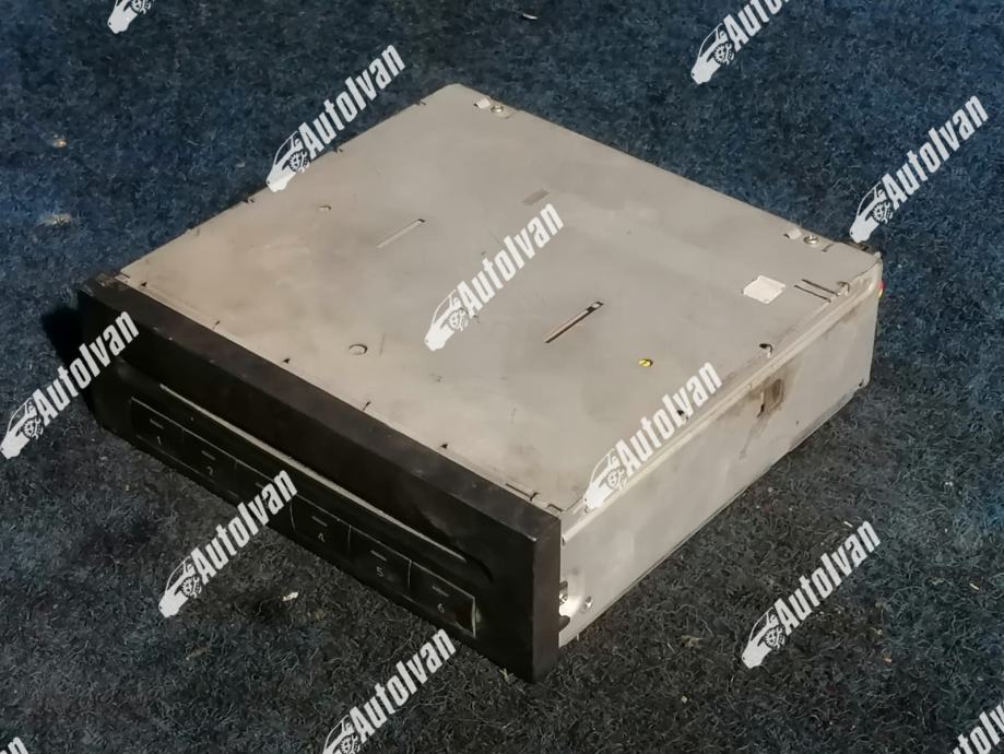 CD CHANGER MERCEDES E W211 A2118202489
