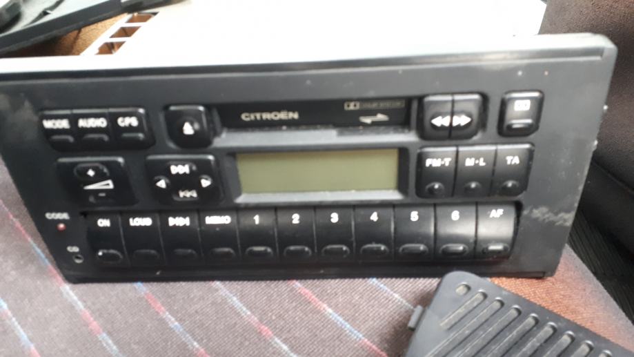 Citroen Xantia 1,9TD 1996 autoradio Blaupunkt sa zvučnicima