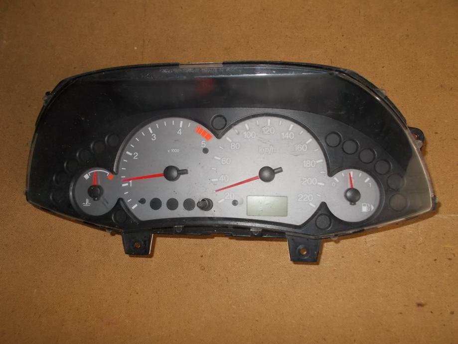 ford focus 1 1.8d 2000.godina instrument tabla