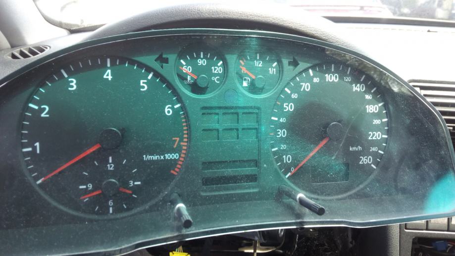 Instrument tabla Audi a4 benzin sa 216000 km