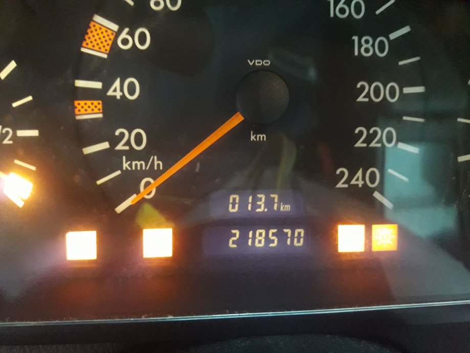 Mercedes c klasa w202 kilometar sat kontrolna tabla 218 000km