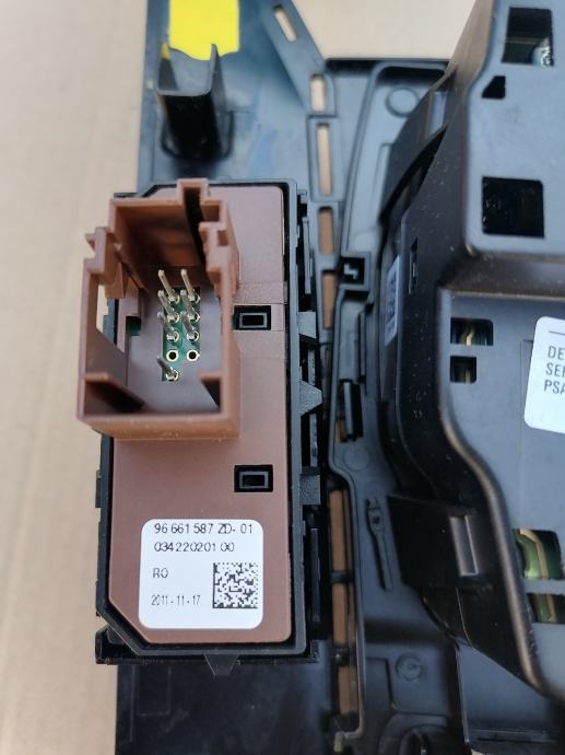 SCHNEIDER A9P71710 - Disj mod 3P+N 10A Courbe C 4500A/4,5kA SCHNEIDER A9P71710 - Disj mod 3P+N 10A Courbe C 4500A/4,5kA
