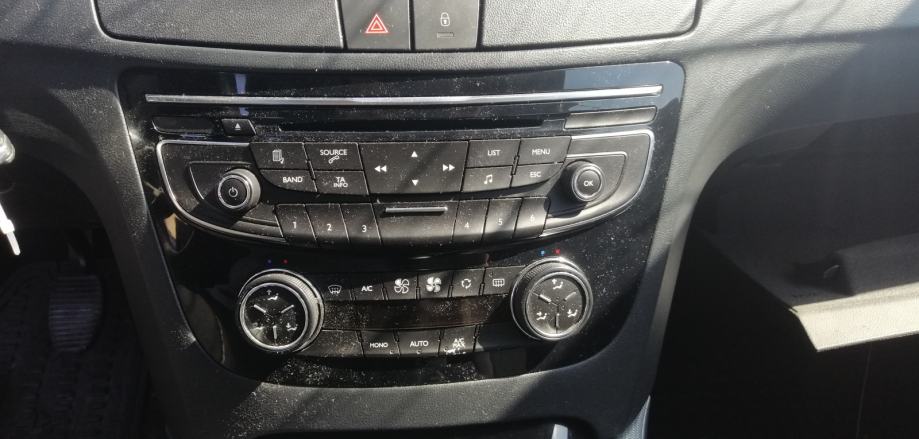 Radio s CD-om za Peugeot 508 (I.) (2010.-2014.)