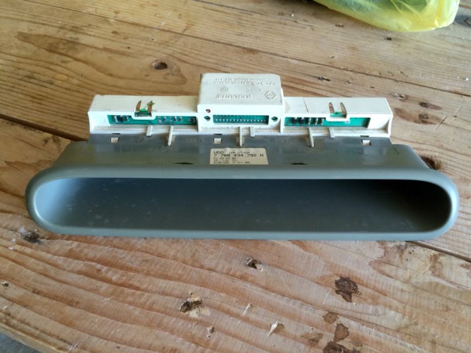 Renault Twingo instrument tabla ( kontrolna ploca )