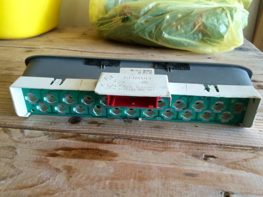 Renault Twingo instrument tabla ( kontrolna ploca )