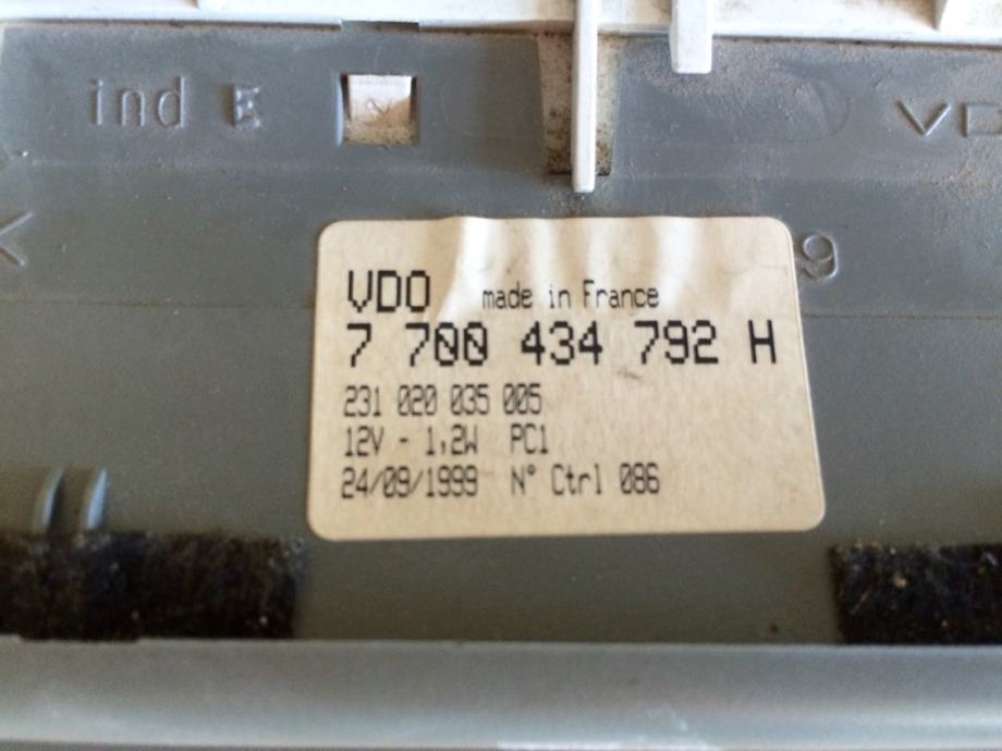 Renault Twingo instrument tabla ( kontrolna ploca )