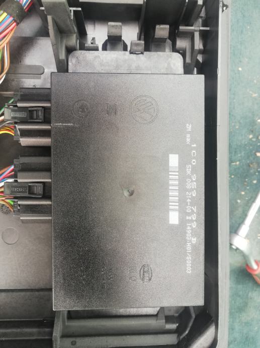 vw passat b5.5 3bg modul centralnog zakljucavanja comfort modul