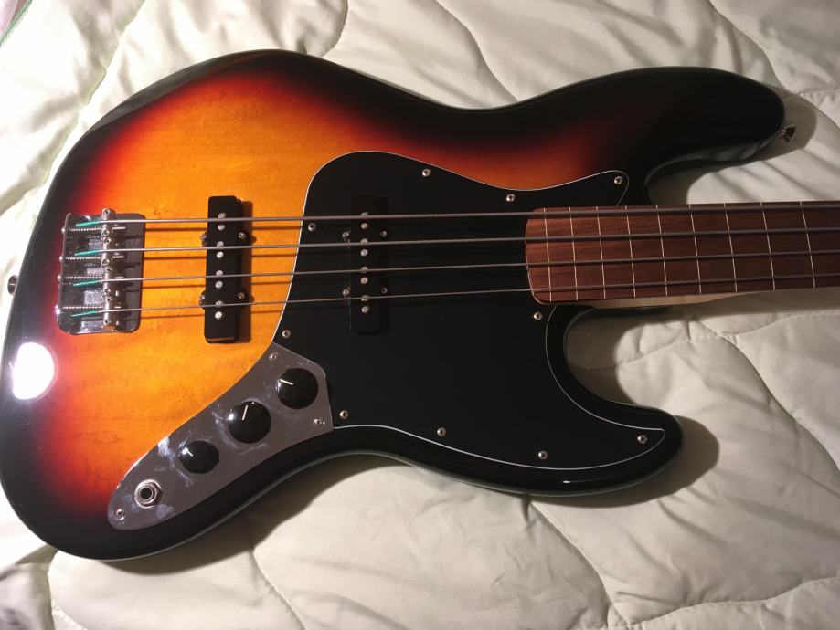 Fender Jazz Bass MiM Fretless