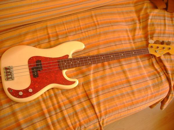 Fender precision bass Japan