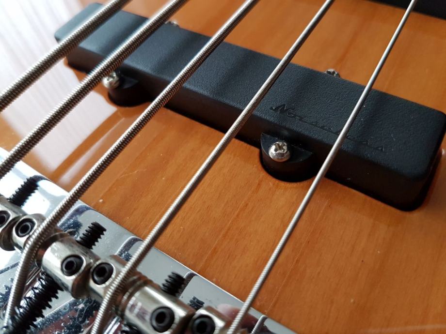 Fender Zone Bass 5 Deluxe, prodajem ili mijenjam