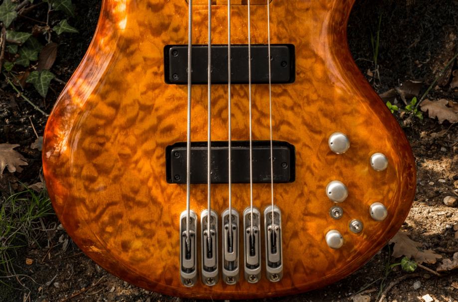 Ibanez BTB405QM, Bartolini NTMB Preamp + SBS pickupovi