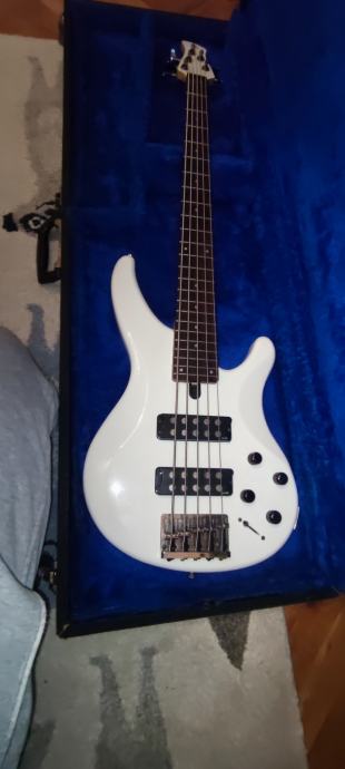 Yamaha bass trbx305