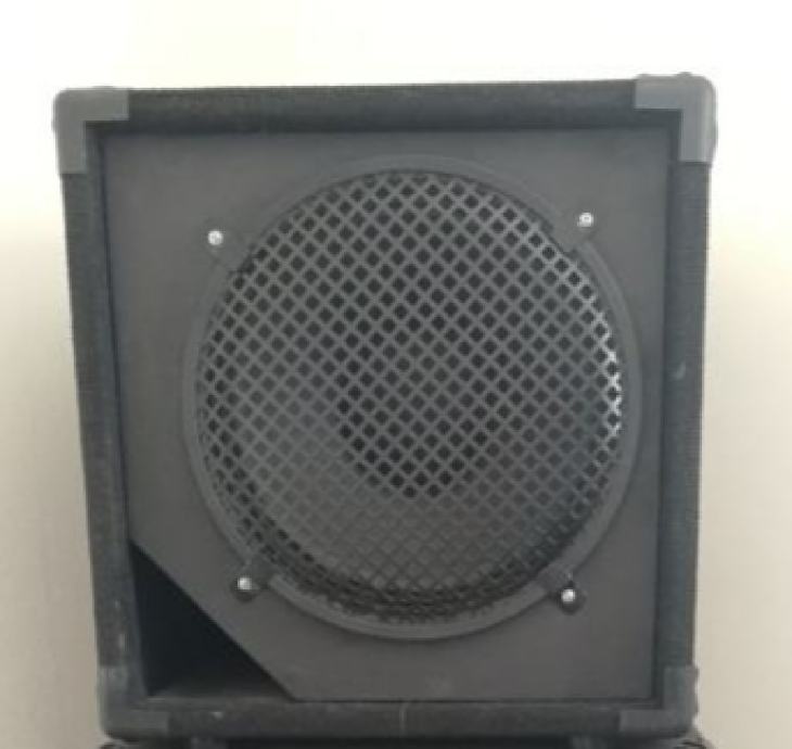 Bas box sa novim zvučnikom Celestion 300 W 8ohm prodaja ili zamjena.