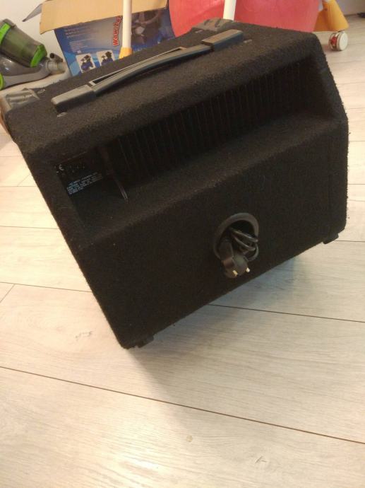 Hartke Kickback 10 bass pojačalo