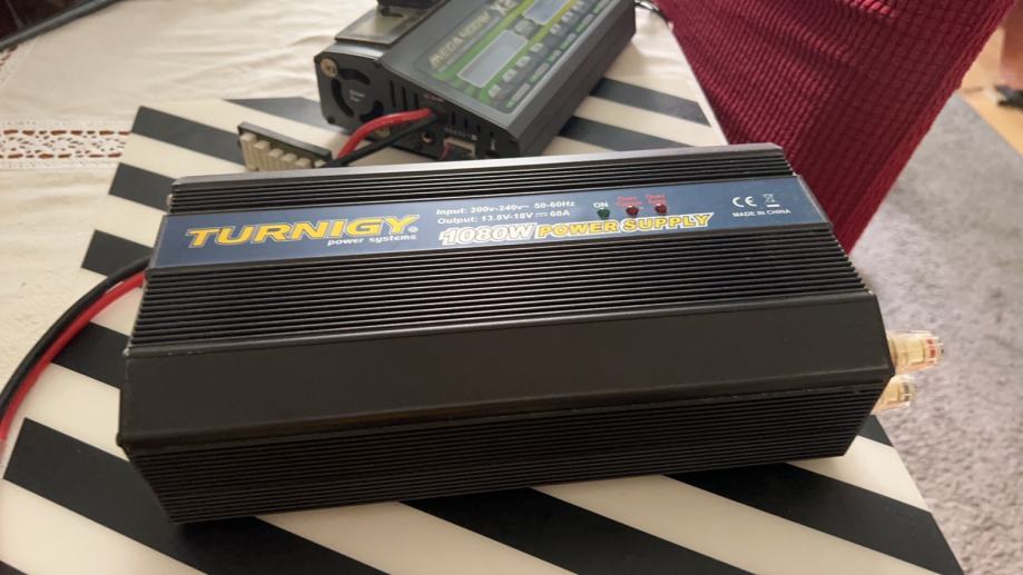 Turnigy MEGA 400Wx2 Battery Charger/Discharger (800W)