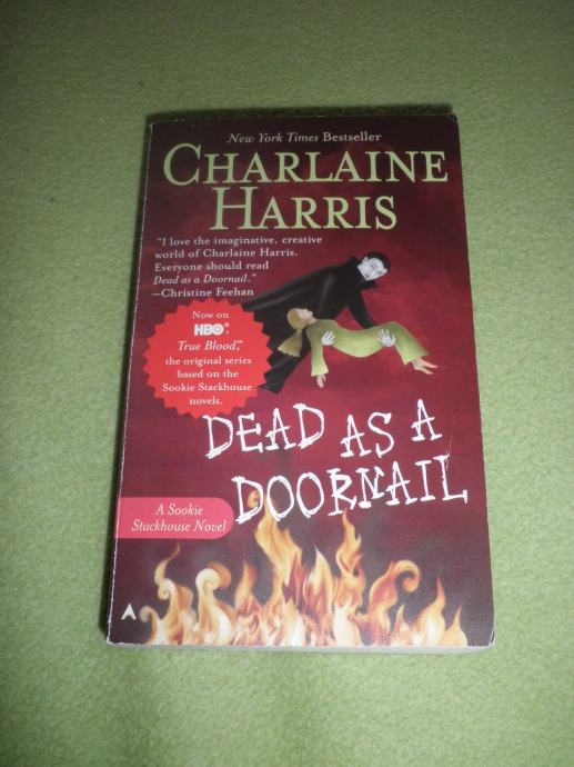 Charlaine Harris - DEAD AS A DOORNAIL